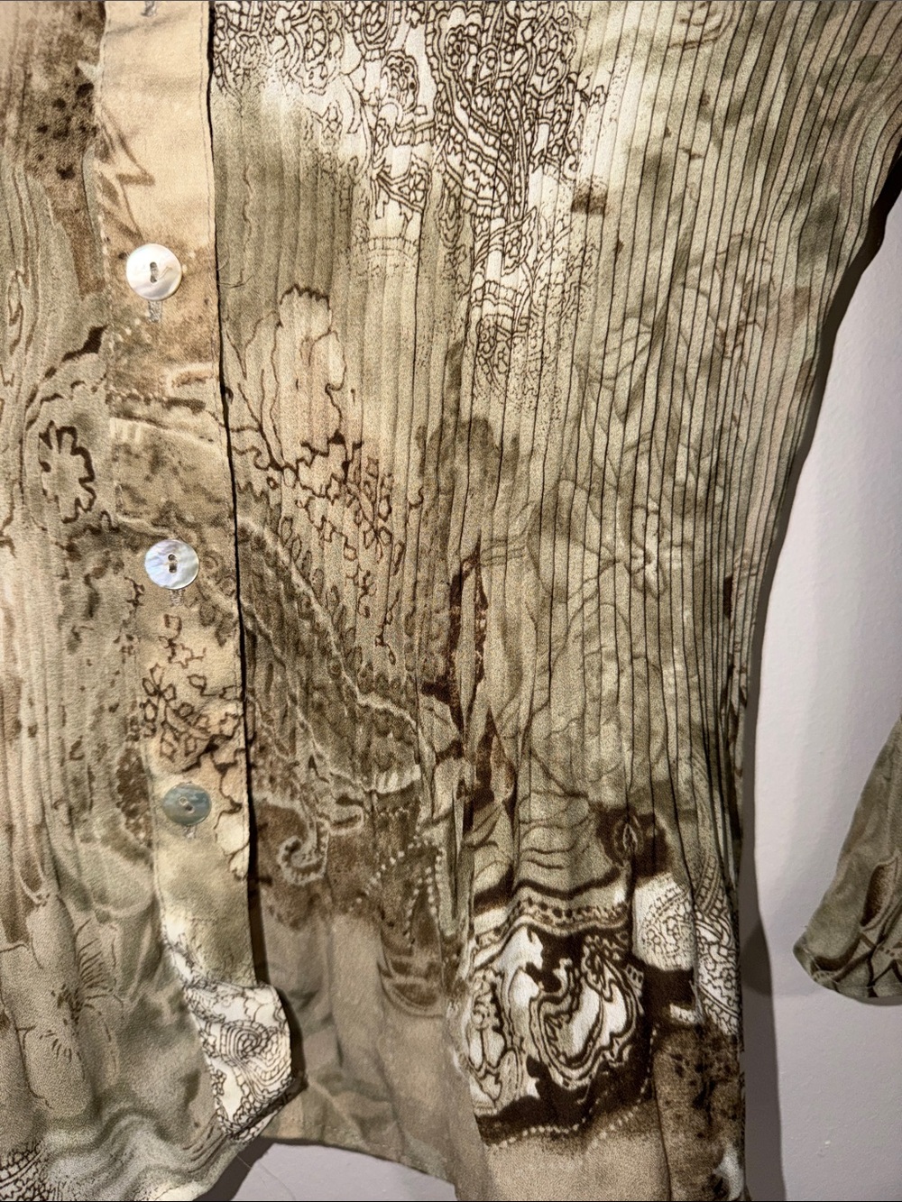 Lightweight Beige Patterned Button-Down Blouse - Picture 5 of 8